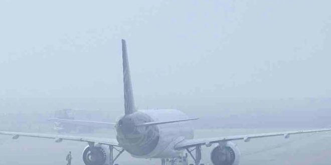 कोहरे ने गोरखपुर की ट्रैवल व्यवस्था प्रभावित की, ट्रेन और फ्लाइट्स में बड़ी देरी दर्ज