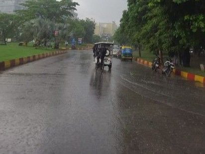 बारिश और बर्फीली हवाओं से ठिठुरा लखनऊ, तापमान में 5 डिग्री तक गिरावट संभव