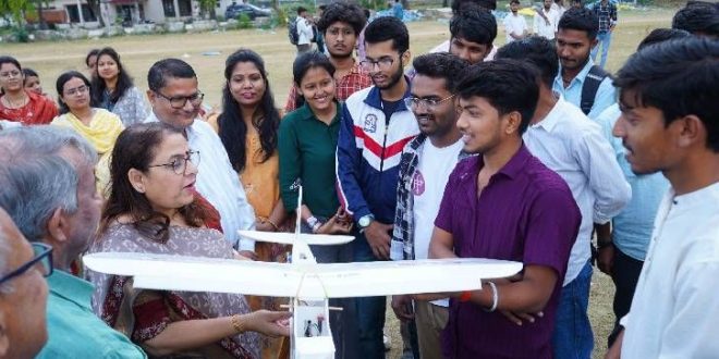 तीन दिवसीय एयरो मॉडलिंग वर्कशॉप: DDU IET के छात्रों ने सीखे विमान बनाने के गुर और दिखाई उड़ान
