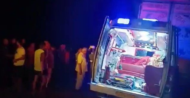 Ghazipur में भीषण सड़क हादसा, एंबुलेंस के परखच्चे उड़े; छह की हालत गंभीर