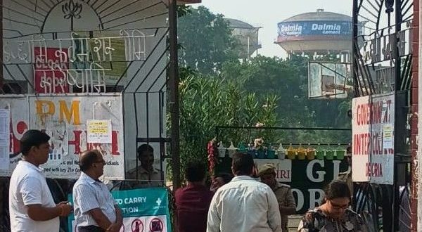 देवरिया में कड़ी सुरक्षा के बीच शुरू हुई टीजीटी परीक्षा, पहली पाली में 2,380 अभ्यर्थी हुए शामिल