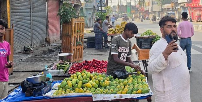 तापमान और उमस ने बढ़ाई मुश्किलें, संभल में लोगों का घर से निकलना हुआ कठिन