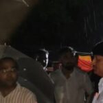 भारी बारिश से बांदा के गांव में जलभराव, घरों में भरा पानी; समाधान की मांग को लेकर डीएम आवास पहुंचे ग्रामीण
