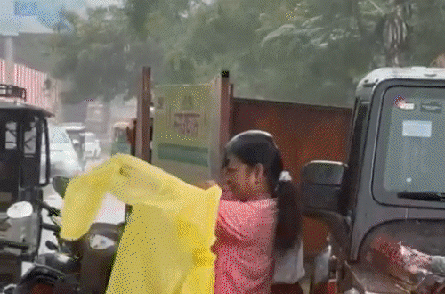 उत्तर प्रदेश के 13 जिलों में बारिश का अलर्ट, लौटने लगा मानसून; पूर्वांचल में मौसम ने बदला मिजाज उत्तर प्रदेश के 13 जिलों में बारिश का अलर्ट, लौटने लगा मानसून; पूर्वांचल में मौसम ने बदला मिजाज