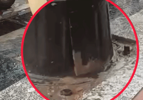 गोरखपुर की चटोरी गली में जमीन से उठा धुआं, बिजली की अर्थिंग से गर्म हुई जमीन गोरखपुर की चटोरी गली में जमीन से उठा धुआं, बिजली की अर्थिंग से गर्म हुई जमीन